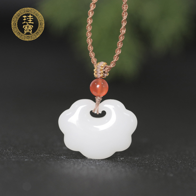 珪宝和田玉羊脂玉平安锁吊坠女款