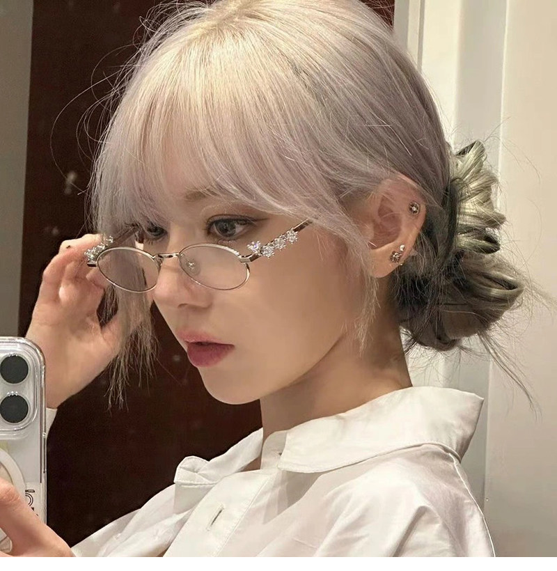 小框镶钻椭圆形眼镜日常百搭时髦平光镜装饰素颜眼睛框子显脸小个