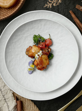 DXC北欧风创意岩石艺术家用沙拉盘西餐盘白色浮雕陶瓷盘 圆形汤盘