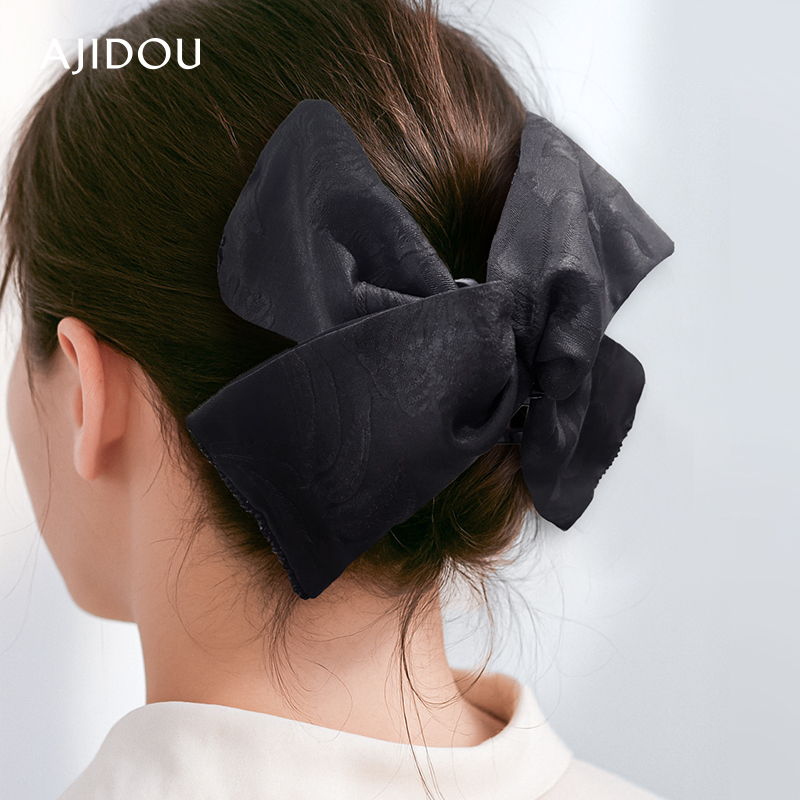 阿吉豆三角抓夹时尚黑色鲨鱼夹女