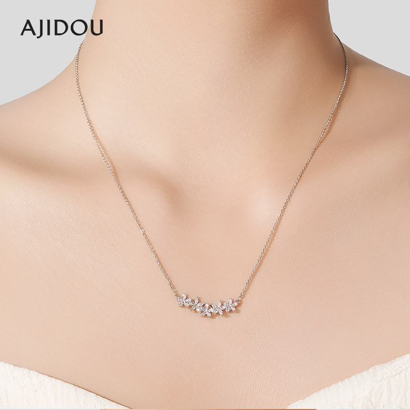 阿吉豆优雅微笑花卉项链优雅吊坠