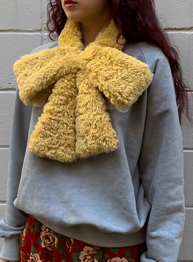 casselini秋冬红色毛毛绒蝴蝶结围巾女保暖护颈围脖可爱时尚百搭