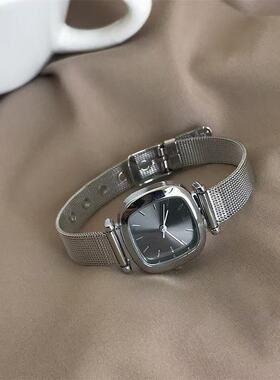 别样复古方形小表盘手表女款学生简约气质经典百搭小众轻奢高级感