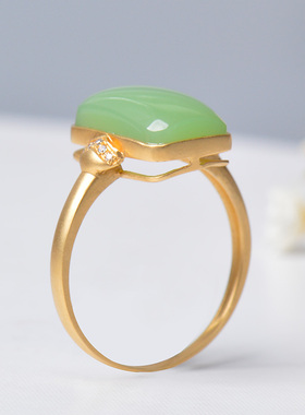 凤飞凰和田碧玉18K金镶戒指