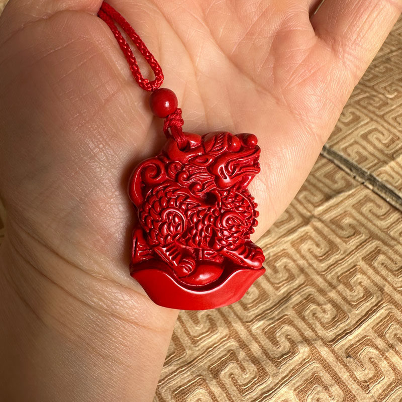 嫣芝美玉情侣朱砂坐宝火麒麟吊坠