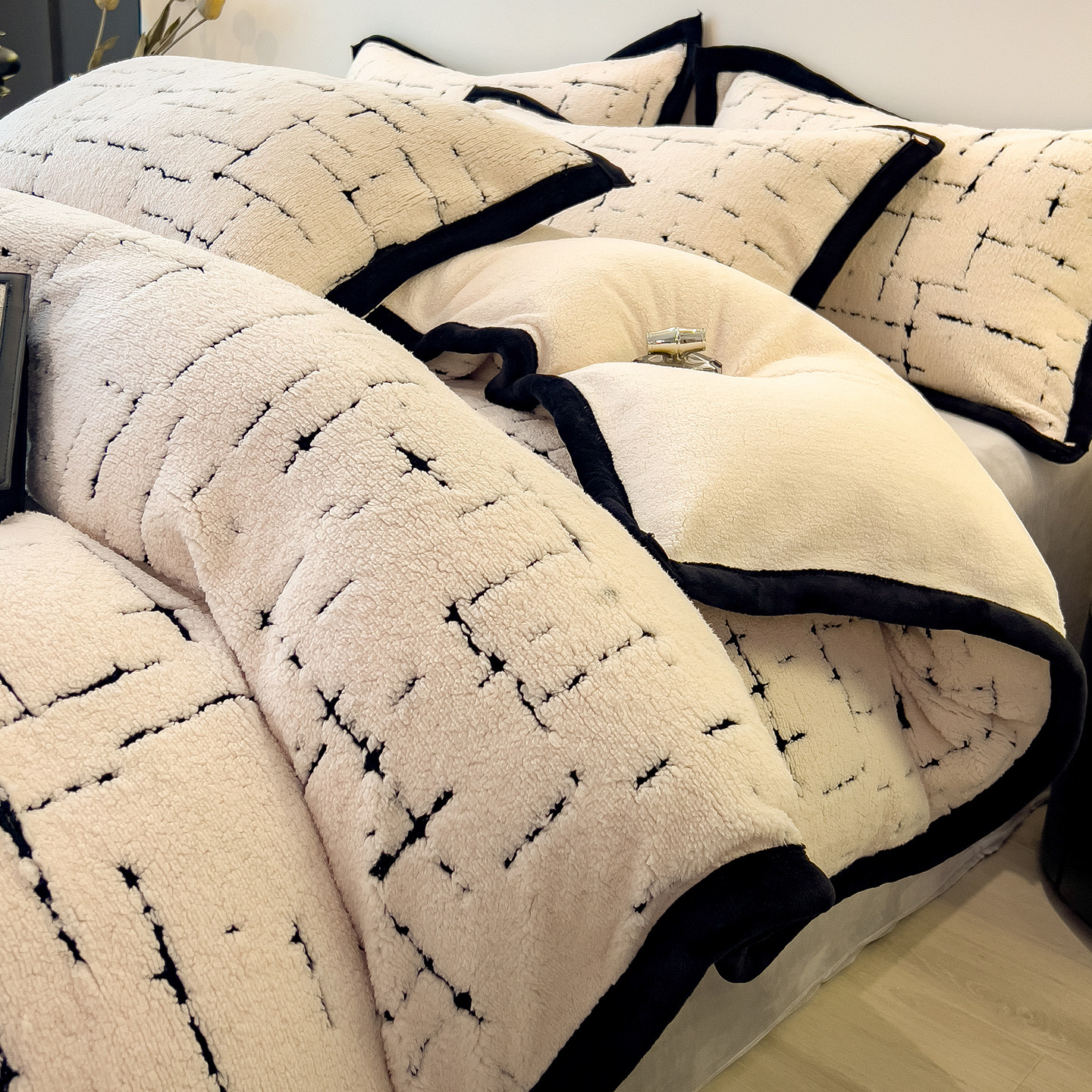 冬天四件套牛奶绒加厚保暖珊瑚绒被套床单床笠款双面加绒床上用品