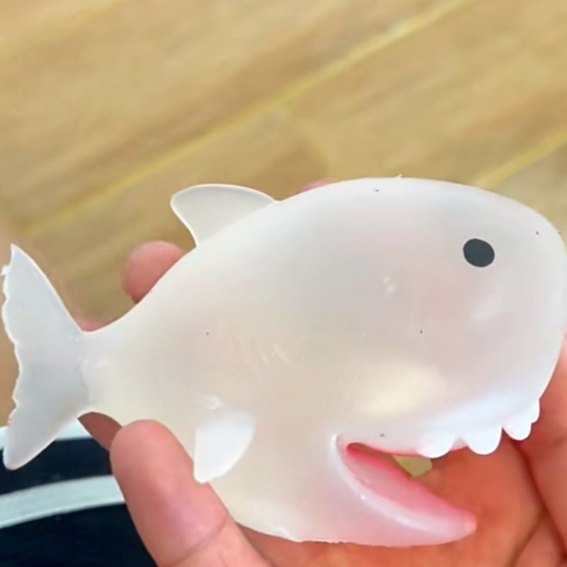 光变麦芽糖鲨鱼捏捏乐减压发泄卡通动物玩具无毒无味趣味公仔摆件