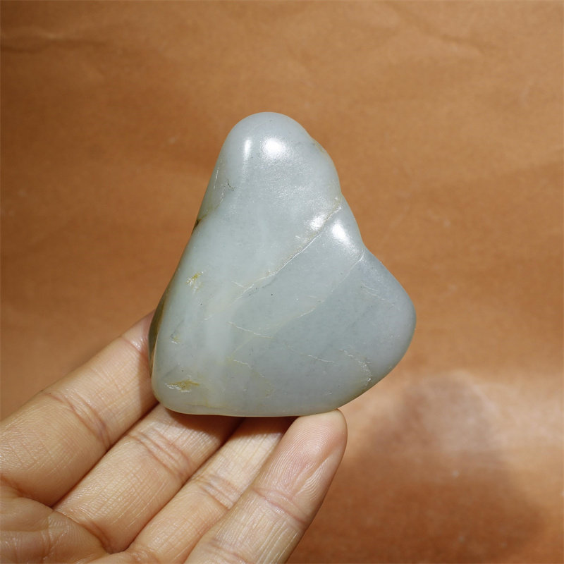 80克青花籽料原石把件