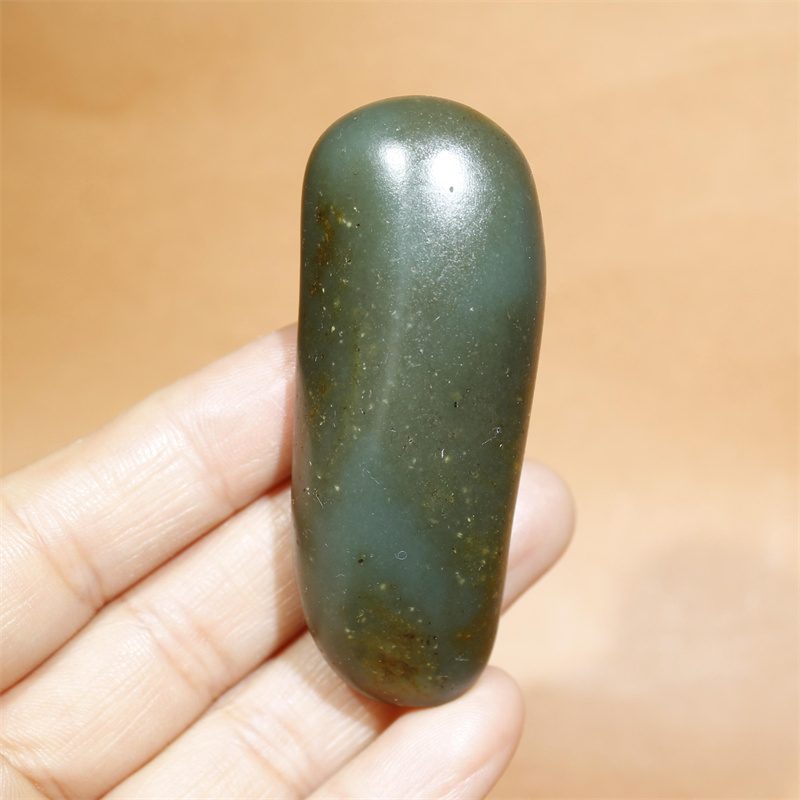 45克枣红皮青玉籽料原石把件