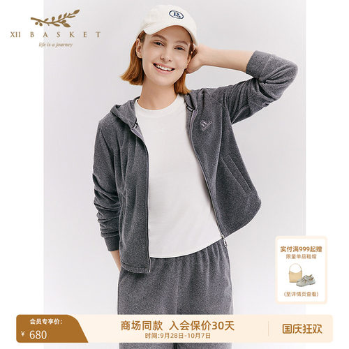 十二篮轻运动风连帽短款外套