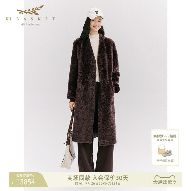 十二篮羊毛皮一体翻领大衣