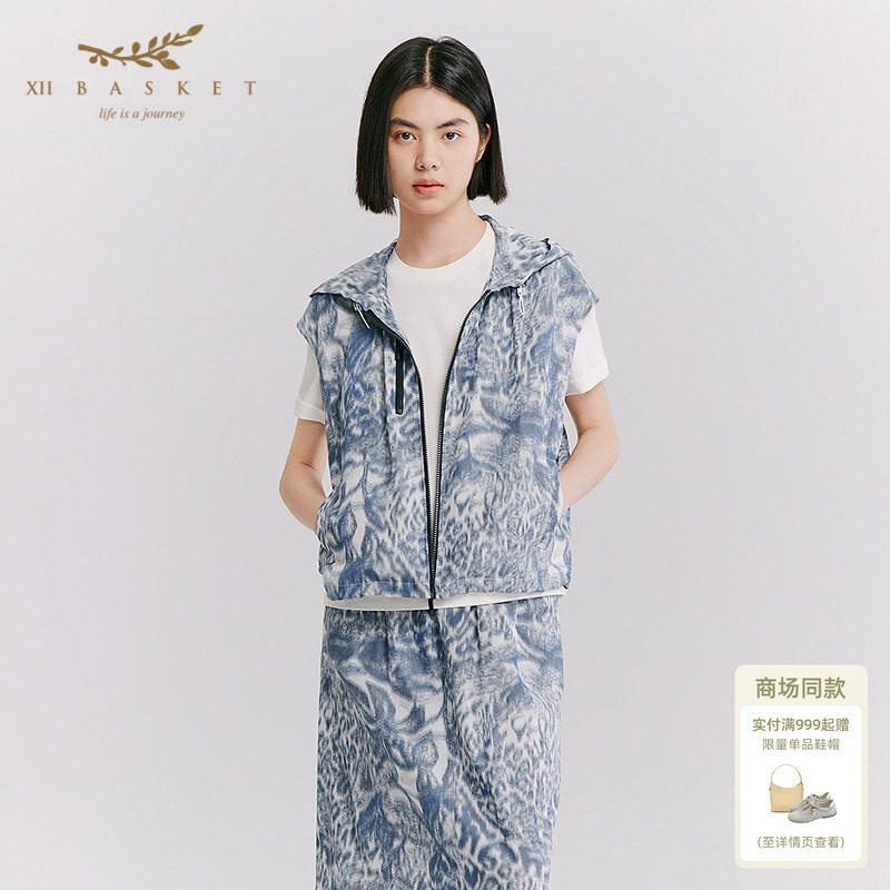 十二篮连帽抽绳印花透气百搭马甲