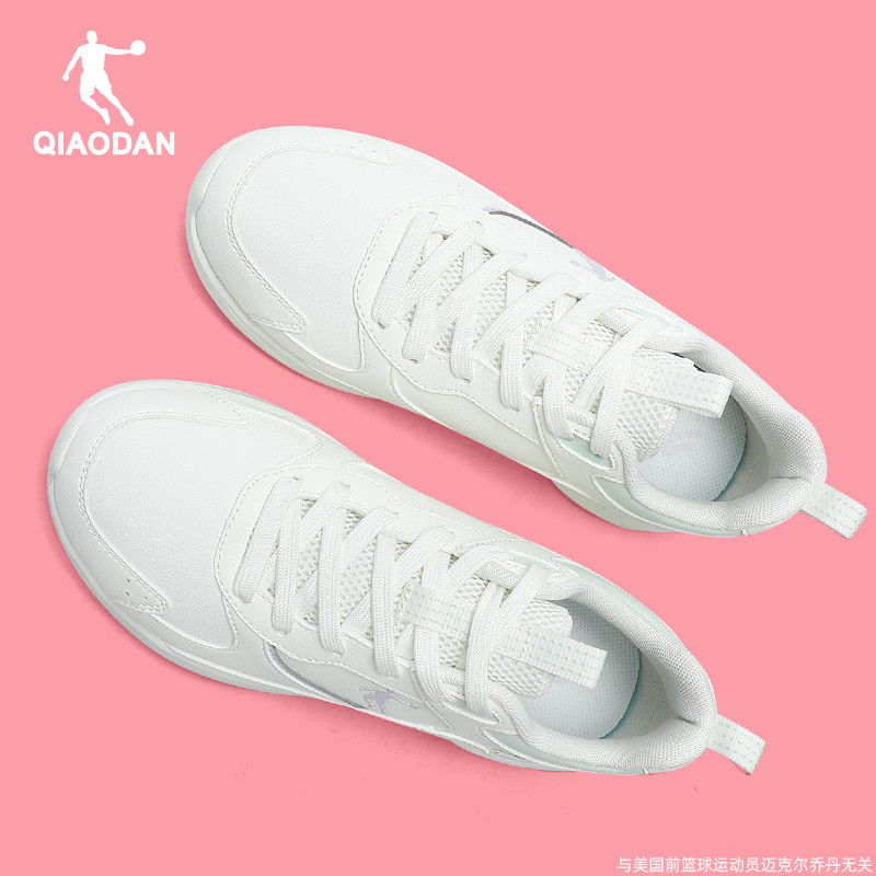 乔丹女鞋运动鞋皮面防水跑步鞋子