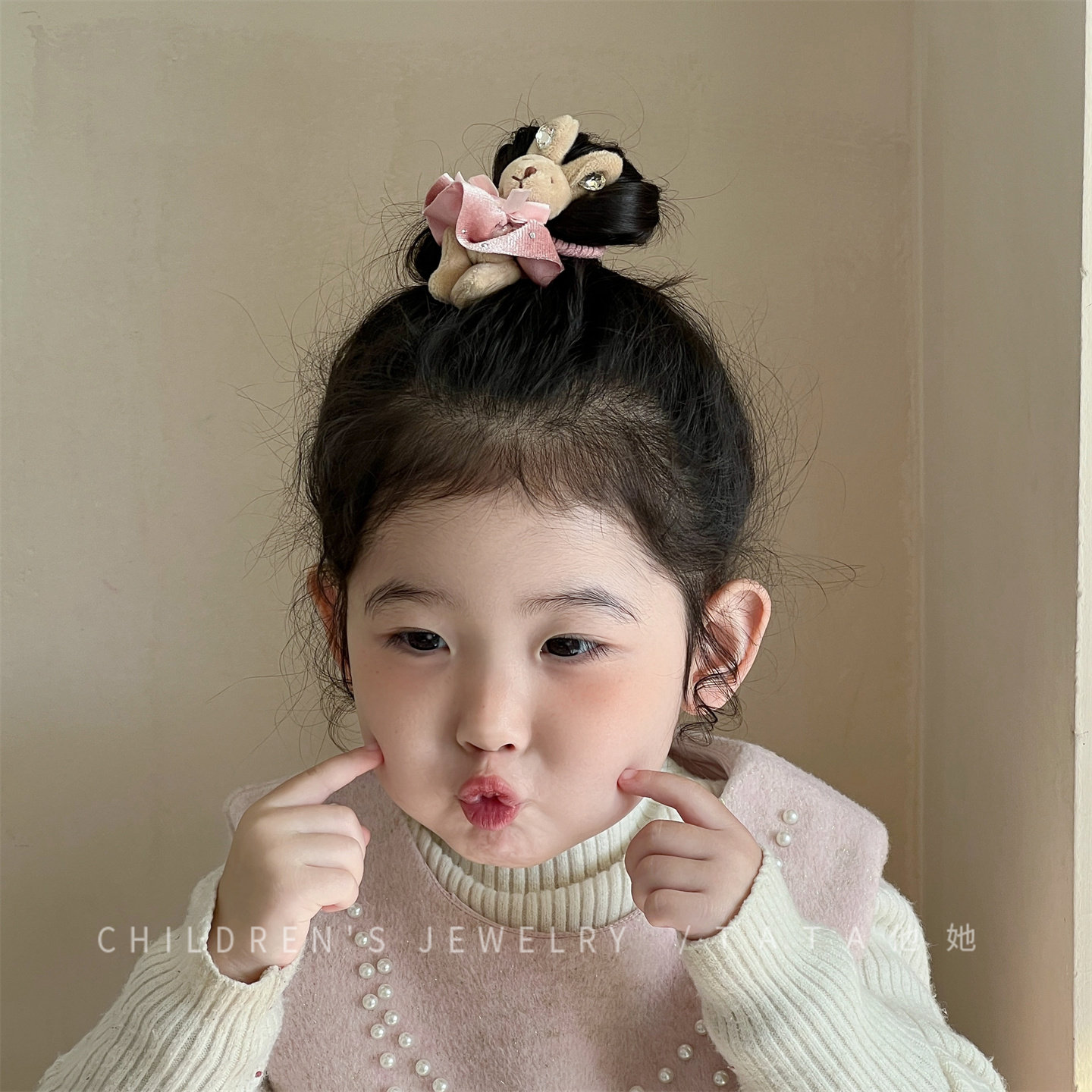 韩系高级感兔子发圈儿童蝴蝶结镶钻皮筋发绳女童粉色红色拜年发饰