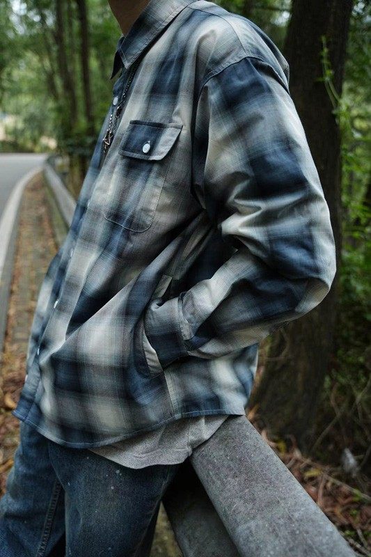 翻领长袖格子日系衬衫