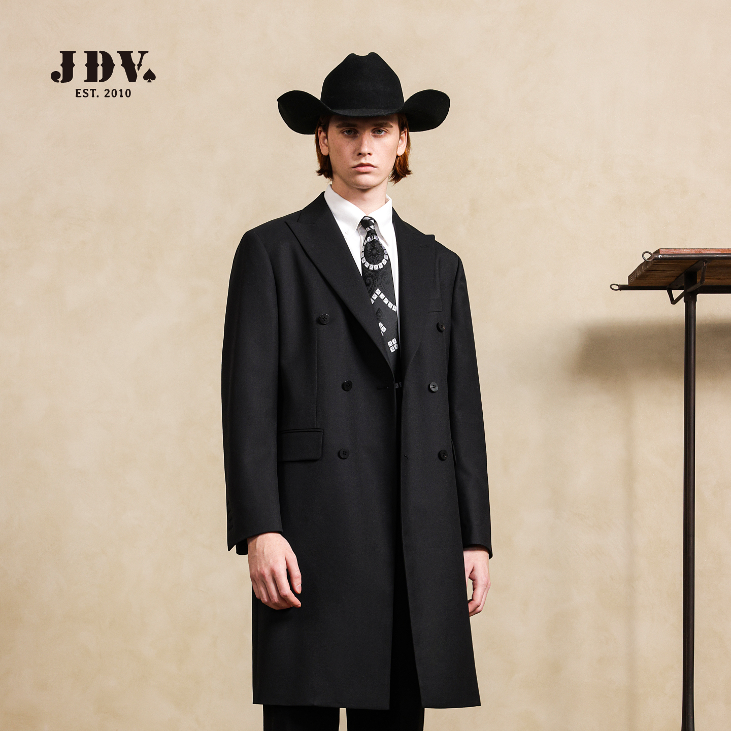 JDV中长款黑色复古风衣