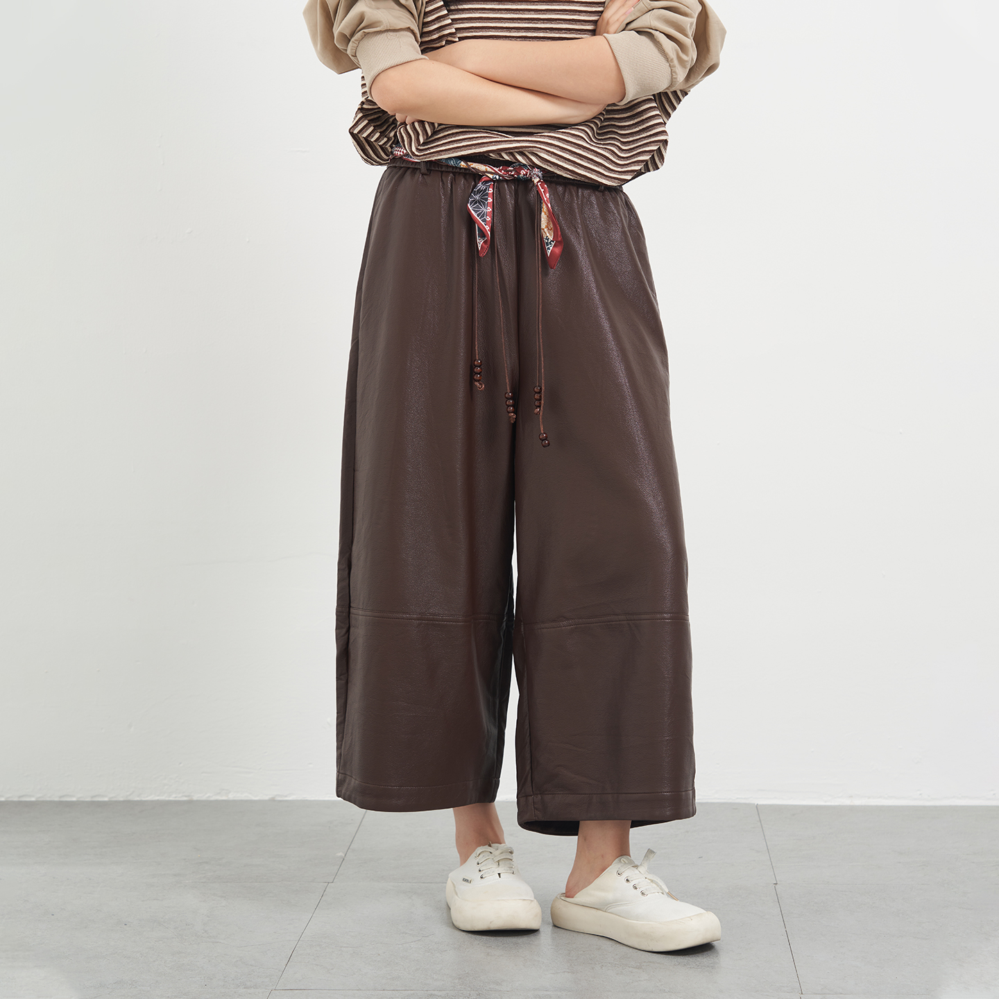 韩版阔腿九分仿皮休闲裤