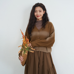 百搭毛织开衫 UGIZ23秋新品 慵懒风渐变色V领短款 女装 UCDG833 韩版