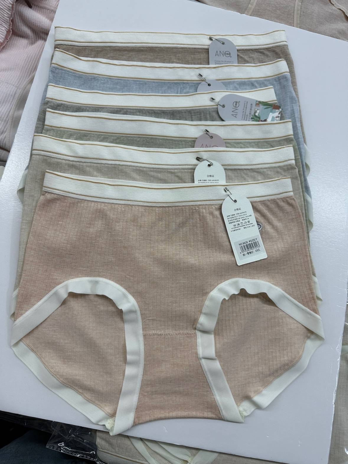 5条包邮艾妮欧女士内裤包臀女可爱少女生无缝中腰三角短裤头