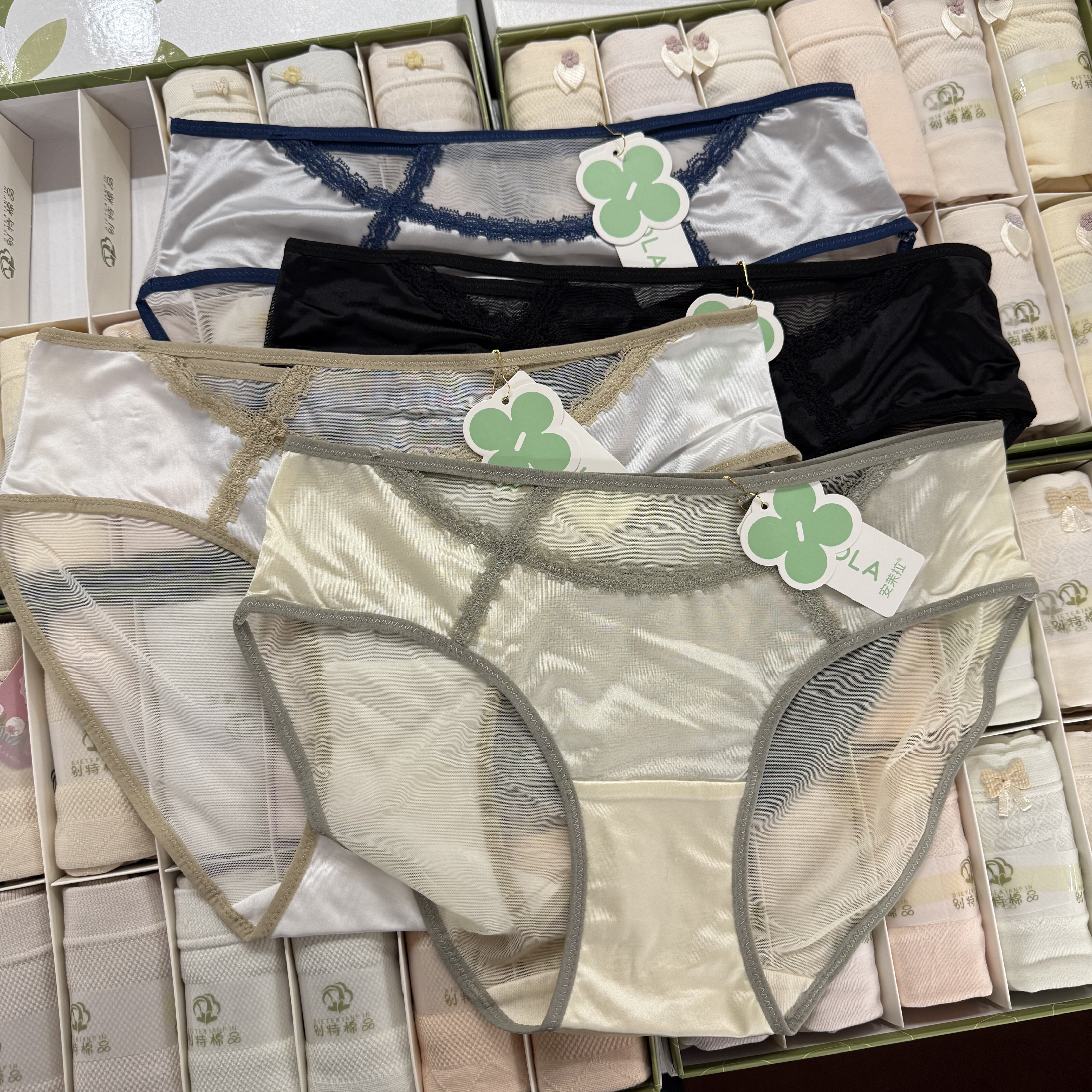 安茉拉9156法式缎面镂空性感纯欲网纱包臀透气中低腰女士三角裤,女士内衣/男士内衣/家居服,女三角裤,淘宝优惠券,粉丝福利购,淘宝优惠卷