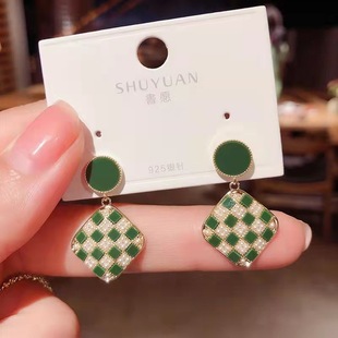 新款 简约绿色棋盘格耳环女韩国轻奢设计感百搭耳饰潮 s925银针时尚