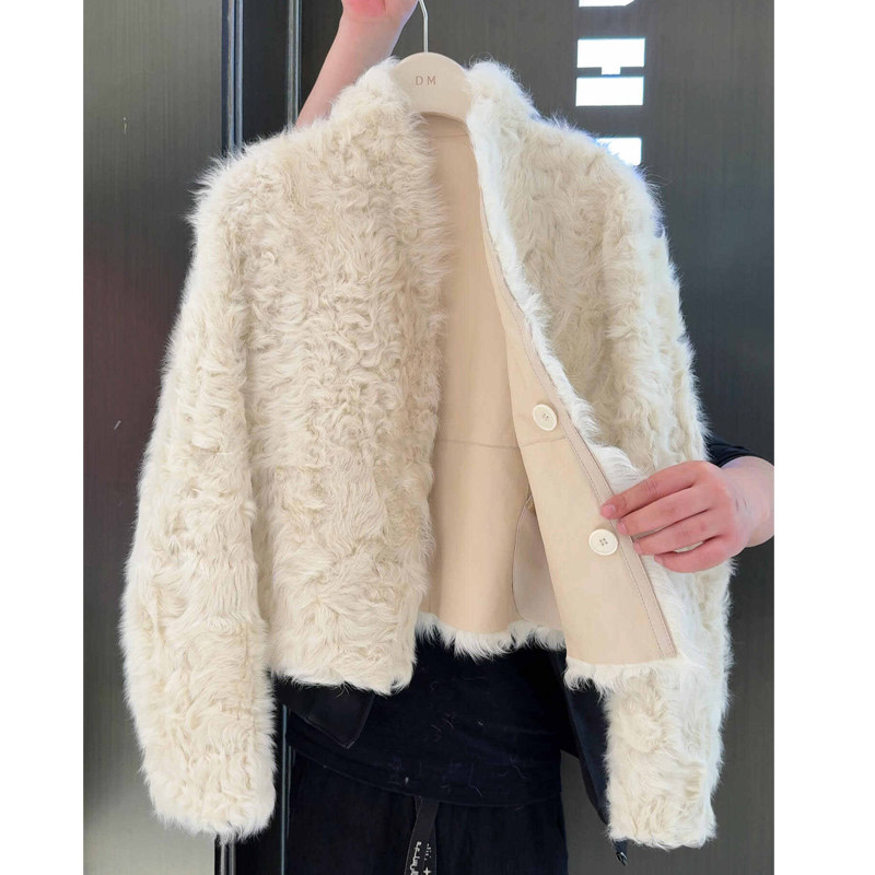 贵气千金小香风杏色羊羔毛短外套