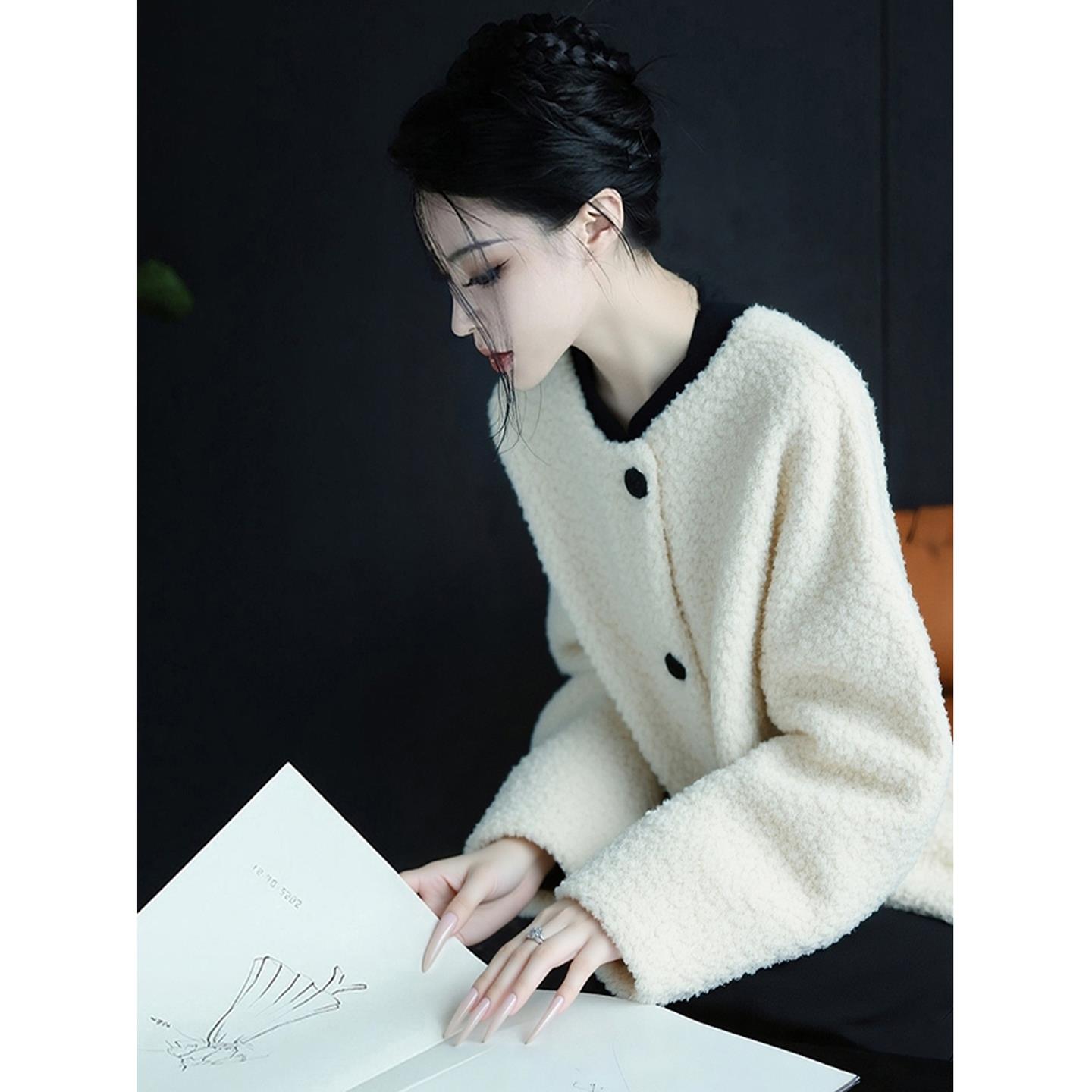 小香风米白色摇粒绒羊羔毛外套