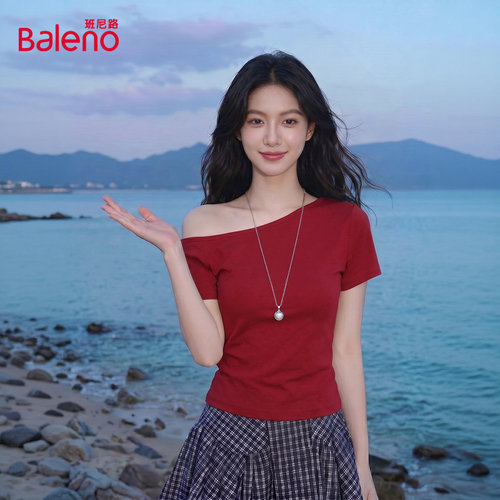 班尼路红色斜肩短袖T恤女2026夏新款收腰显瘦辣妹短款一字肩上衣M