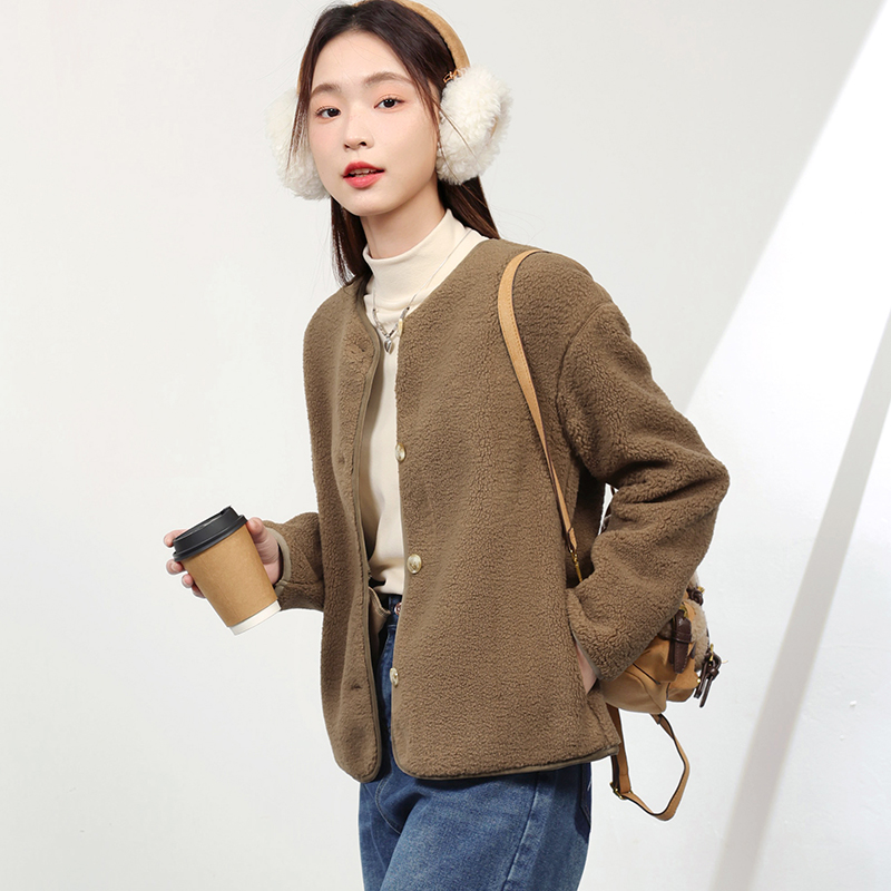 班尼路摇粒绒短款外套女咖色