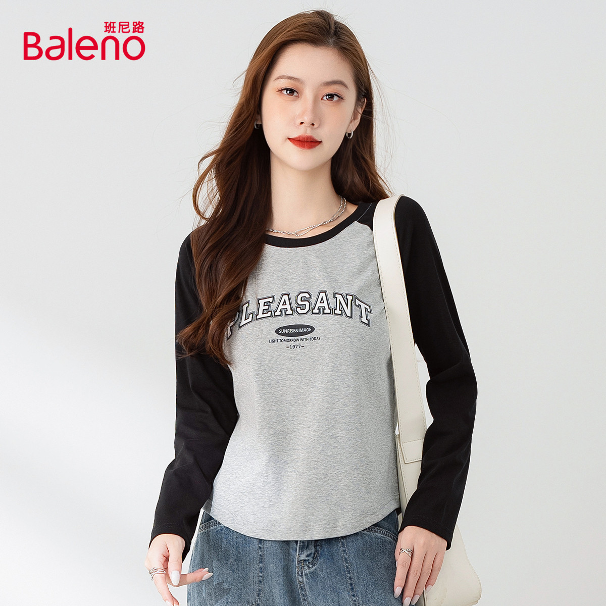 班尼路秋季款印花插肩袖长袖T恤女修身显高休闲保暖磨毛和基本款J