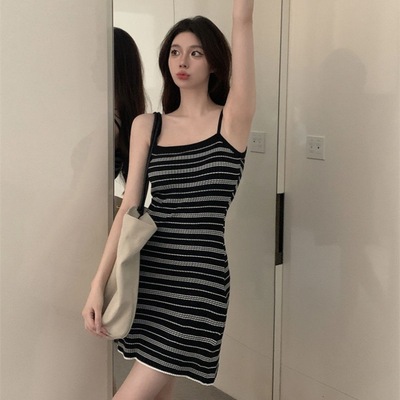 气质辣妹条纹吊带连衣裙针织新款复古收腰显瘦包臀裙子小个子