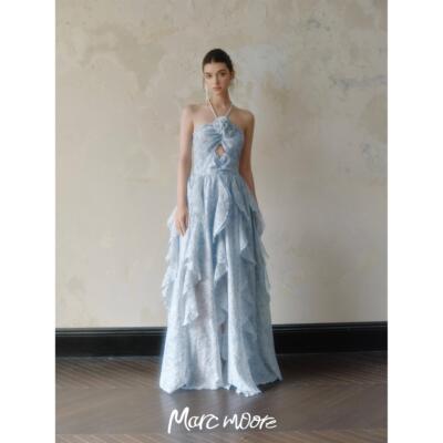 Marc Moore徐艺洋/孔雪儿/祝绪丹荷叶边露肩挂脖无袖连衣裙26年春