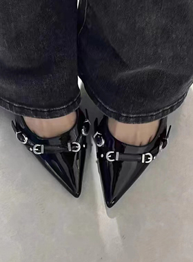 黑色高跟鞋女设计感小众气质名媛铆钉漆皮小猫跟一字扣带包头凉鞋