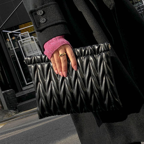 时尚褶皱手抓包女2021韩版百搭