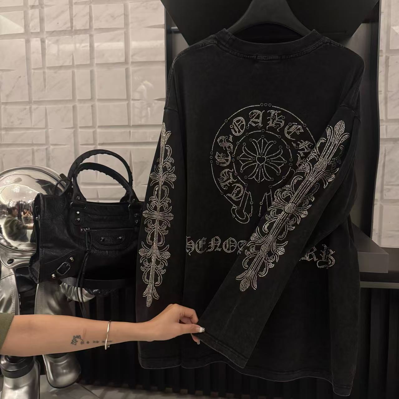 【钻石纹路Tee】女款秋季潮牌配套梵文烫钻长袖T恤CP531