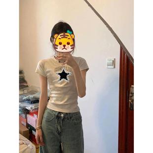 正肩上衣女ins潮 2025夏季 甜美浅灰色纯棉短袖 t恤女修身 显瘦打底衫