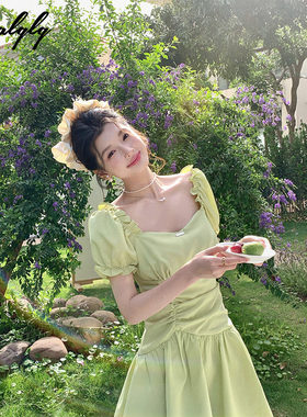甜美法式茶歇方领绿色连衣裙女