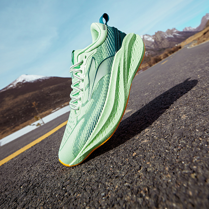 361男爆沫4跑步鞋缓震透气