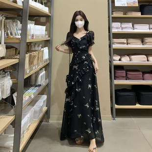 黑色蝴蝶印花一字领吊带短袖连衣裙女夏季荷叶边露肩显瘦大码长裙