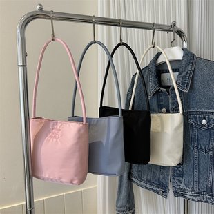 2023新款 韓國手提尼龍布包包女夏季 潮刺繡腋下包百搭單肩水桶包