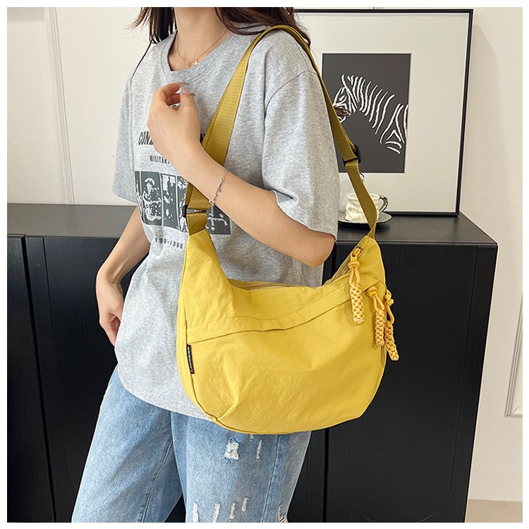 斜挎包女饺子小包新款大容量包包女式2025休闲轻便尼龙布包女包