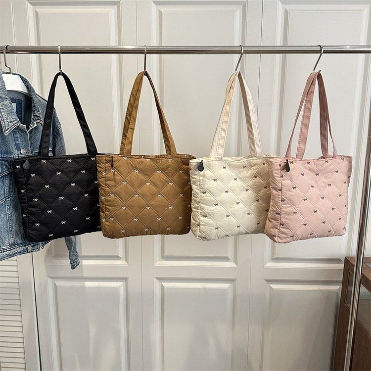 大容量秋冬夹棉包包精致蝴蝶结刺绣百搭新款小众单肩休闲通勤托特