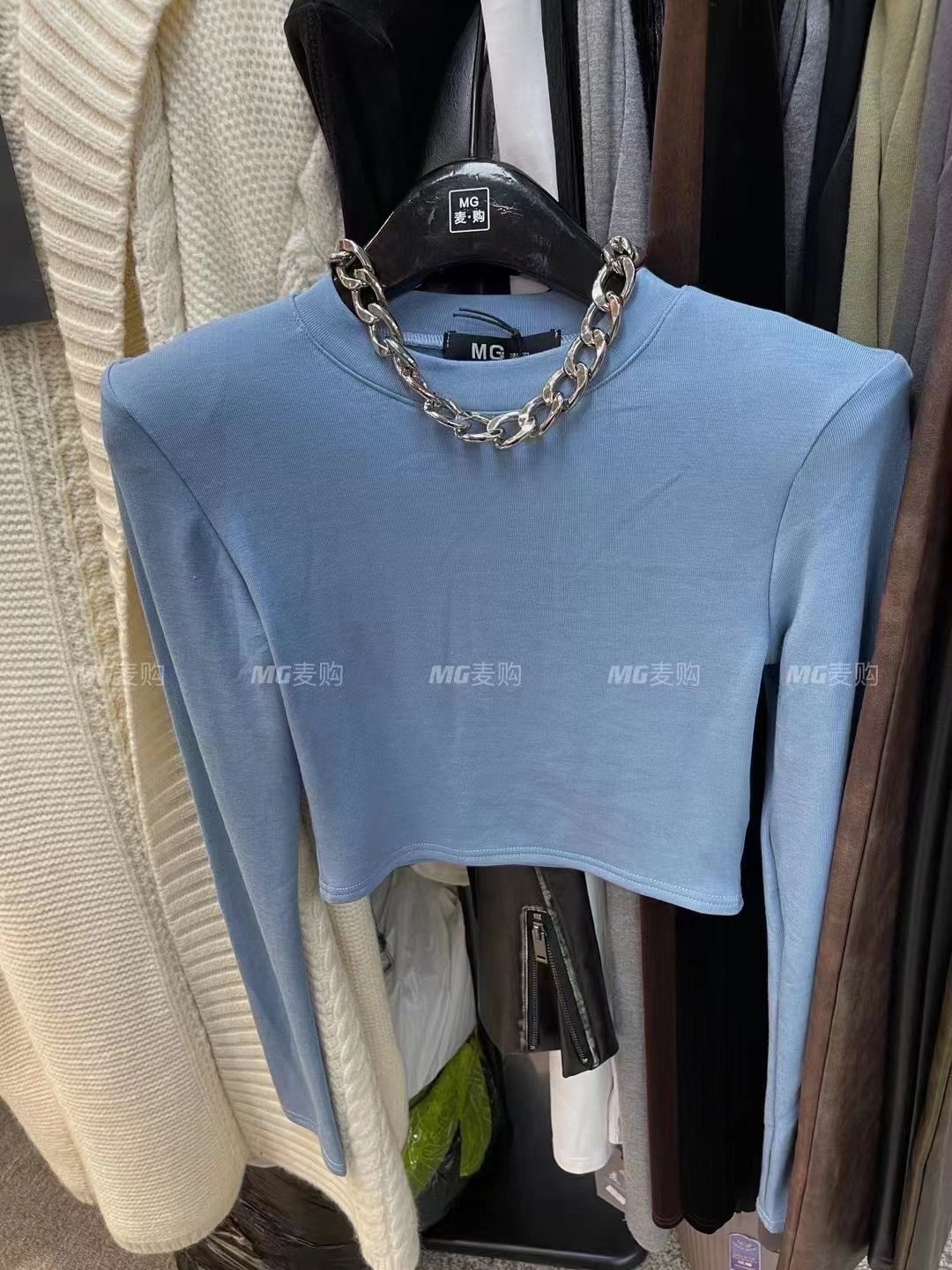 十三行2026早春新款韩版圆领纯色修身显瘦短款露脐垫肩长袖T恤女