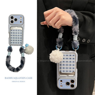 蓝格纹满屏爱心卡包适用于苹果17promax手机壳iPhone16promax高级感15pro新款14promax全包16pro秋冬14防摔女