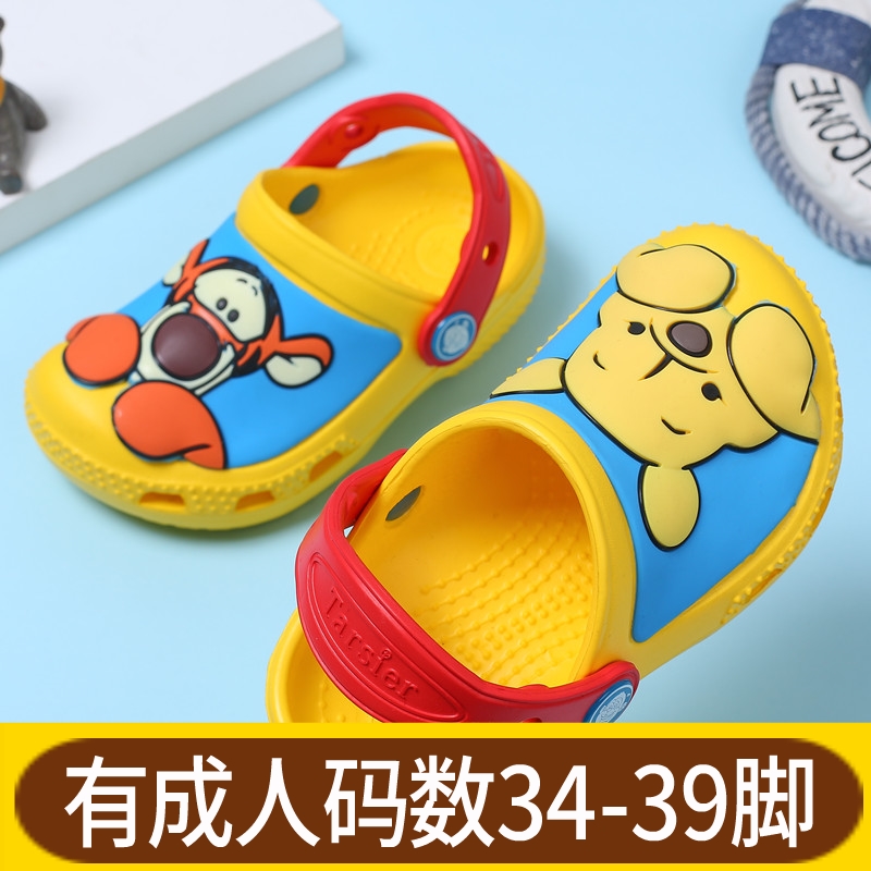 Winnie the Pooh giày lỗ nữ mùa hè người lớn mặc bên ngoài dễ thương Winnie the Pooh dép đi biển ròng cô gái đỏ lớn và dép đi trong nhà