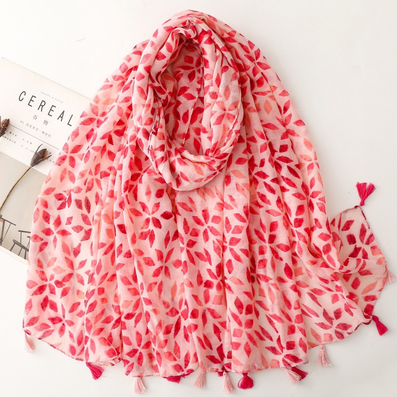 围巾女素雅名媛时尚配饰红色四边形水晶几何印花流苏旅游披肩头巾