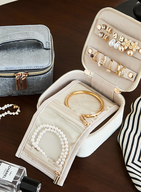 2025新款首饰收纳盒便携式出差旅行小型首饰包手镯手串丝绒饰品袋