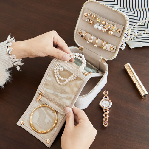 可携式丝绒首饰盒小型首饰包2025新款项炼手串手镯耳饰手饰收纳袋