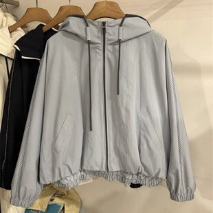 欧货设计感连帽冲锋衣外套女2026春新款 宽松显瘦小个子休闲外套