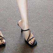 露趾凉鞋 法式 新款 2025年夏季 女细跟方头交叉带气质凉拖外穿 高跟鞋